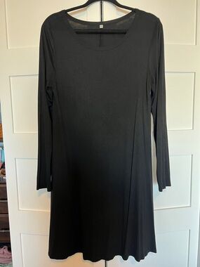 Black Long-Sleeve Scoop Neck Dress - Classic Women's Dress
